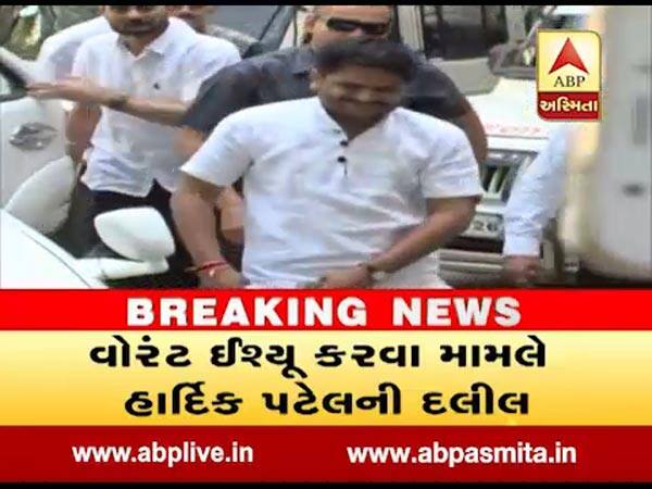 હાર્દિકે પત્રકારો સાથેની વાતચીતમાં જણાવ્યું હતું કે, ઉત્તર ગુજરાતી, સૌરાષ્ટ્ર, લેઉઆ કડવાના નામે સરકાર ભાગલા પાડવાની રાજનીતિ કરી રહી છે અને આગામી ચાર તારીખે ઉત્તર ગુજરાતીના નામે જે સંમેલન થવાનું છે, તેમાં પણ ભાગવા પાડવાની રાજનીતિ દેખાઈ રહી છે. જેનો પાટીદારો વિરોધ કરશે. 