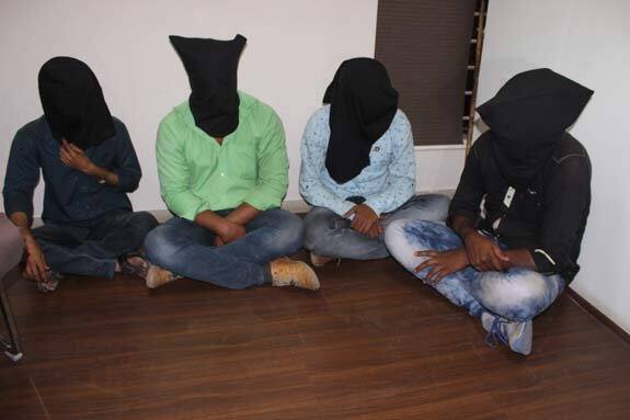 વિનિત જલાટેની પ્રેમિકા કોણ છે અને રામદાસ સાથે રહેલી બે યુવતીઓ સંદર્ભે તપાસ કરાઇ હતી. આ પૈકી રામદાસ સાથે સંકળાયેલી બે યુવતી પોલીસના સકંજામાં આવી ગઇ છે. જલાટેની પ્રેમિકાની પોલીસને તલાશ છે. રાજકોટ પોલીસે બપોરથી મોડી રાત સુધી મુંબઇમાં વોચ ગોઠવીને ઓપરેશન પાર પાડ્યું હતું. 