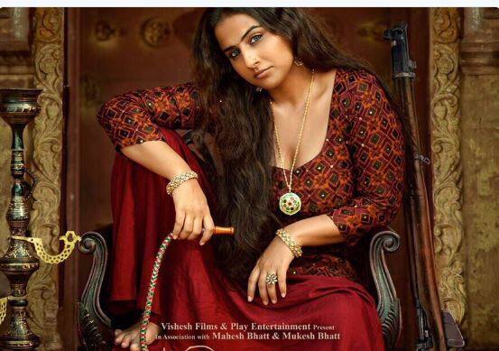 નવી દિલ્લી: બોલીવુડ અભિનેત્રી વિદ્યા બાલનની ફિલ્મ બેગમ જાનનું પહેલું પોસ્ટર રીલિઝ થયું છે. આ પોસ્ટરમાં વિદ્યા બાલન હુક્કો પીતી દેખાઈ રહી છે. આ પોસ્ટર પર લખ્યું છે કે, My Body, My House, My Contry, My Rules મહેશ અને મુકેશ ભટ્ટે પ્રોડ્યુસ કરેલી ફિલ્મને શ્રીજીત મુખર્જીએ ડાયરેક્ટ કરી છે.