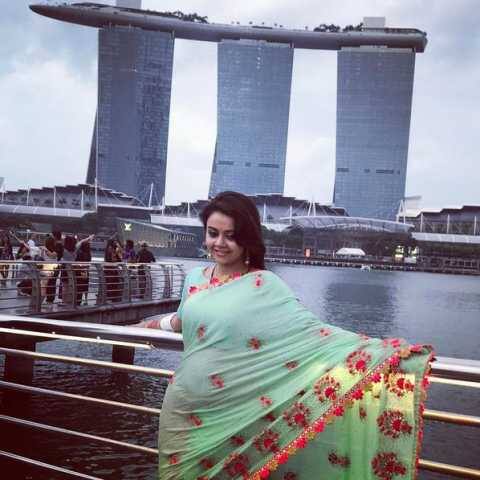 સ્ટાર પ્લસના શો સાથ નિભાના સાથિયામાં ટાઈમ લિપ આવવાનો છે. જેના કારણે સિરિયલનું શૂટિંગ સિંગાપુરમાં થઈ રહ્યું છે. 