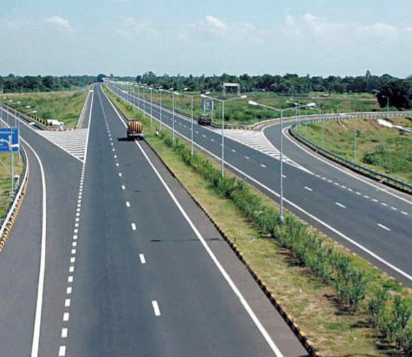 Madras HC quashes Central govt notification increasing speed limit of vehicles using expressways from 100 kms/hr to 120 kms/h 100 கி.மீ., வேகத்தில் பயணிக்கும் மத்திய அரசின் உத்தரவு ரத்து!