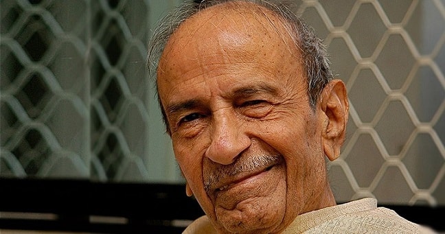 તારકભાઇ આટલી બધી લોકપ્રિયતા હોવા છતાં ખૂબ જ નમ્ર અને સાહજિક વ્યક્તિ હતા. તેમનો આટલો મોટો વિશાળ ચાહક વર્ગ એમને આરામથી મળી શકતો હતો. દરેક ઉંમરના લોકો સાથે કલાકો સુધી ગપ્પાં મારતા અને બધાને ખડખડાટ હસાવતા. આજે આવા તારકભાઇ નથી એ અનેક લોકો માટે અંગત રીતે એક પ્રકારનો ખાલીપો પેદા કરે છે.