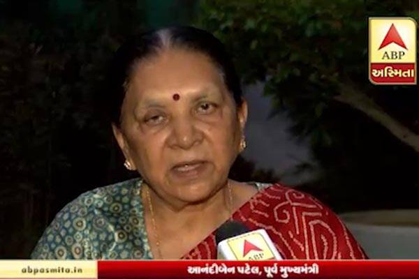 ચુડાસમાએ સ્પષ્ટતા કરી કે, આનંદીબેન પટેલે મુખ્યમંત્રીપદ સ્વૈચ્છિક રીતે છોડ્યુ છે. વડાપ્રધાન નરેન્દ્ર મોદીએ 75 વર્ષની વય થાય ત્યારે હોદ્દા નહીં લેવા કરેલી અપીલને માન આપેની તેમણે નિવૃત્તિ અંગે સૈદ્ધાંતિક નિર્ણય લીધો હતો. ભૂપેન્દ્રસિંહએ કોમેન્ટ પણ કરી કે, કોંગ્રેસ તો 82 વર્ષનાં શીલા દિક્ષિતને લઈ આવી છે. 