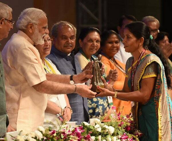 સઇદસલાવીની સાથે આવેલ એક અન્ય સભ્યએ જણાવ્યું કે, જ્યારે કેરળથી આવેલ પ્રતિનિધિ મંડળને આ મામલે દખલ કરી તો અંદાજે એક કલાક બાદ તેને બુરખો પરત આપવામાં આવ્યો. કેરળના આ પ્રતિનિધિ મંડળમાં અંદાજે 100 સભ્ય સામેલ હતા. નૂરબીના રાશિદે આ ઘટના પર રોષ વ્યક્ત કરતાં કહ્યું કે, આ અપનાજનક છે અને કોઈપણ રીતે સ્વીકાર્ય નથી. મહિલા દિવસ પર લઘુમતિ સમુદાયની એક મહિલા સાથે આ પ્રકારની ઘટના બની રહી છે.