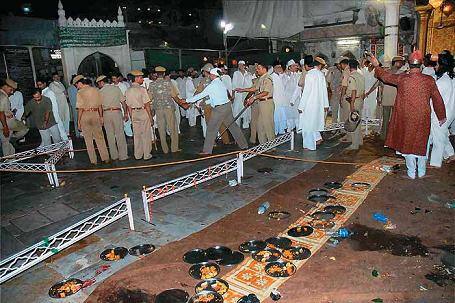 ઉલ્લેખનીય છે કે, એન.આઇ.એ. દ્વારા મફત ઉર્ફે મહેશ મણિલાલ ગોહિલ અને હર્ષદ ઉર્ફે મુન્નો રાવજીભાઇ પરમારની અજમેર બ્લાસ્ટના કેસમાં ધરપકડ કરી હતી. જોકે, એનઆઇએની વિશેષ અદાલતે બંન્નેને નિર્દોષ છોડી મુકતા પરિવારમાં ખુશીનો માહોલ સર્જાયો હતો. ઉલ્લેખનીય છે કે, બંન્ને યુવક વિરુદ્ધ બેસ્ટ બેકરી કેસનો ટ્રાયલ હજી બાકી છે.