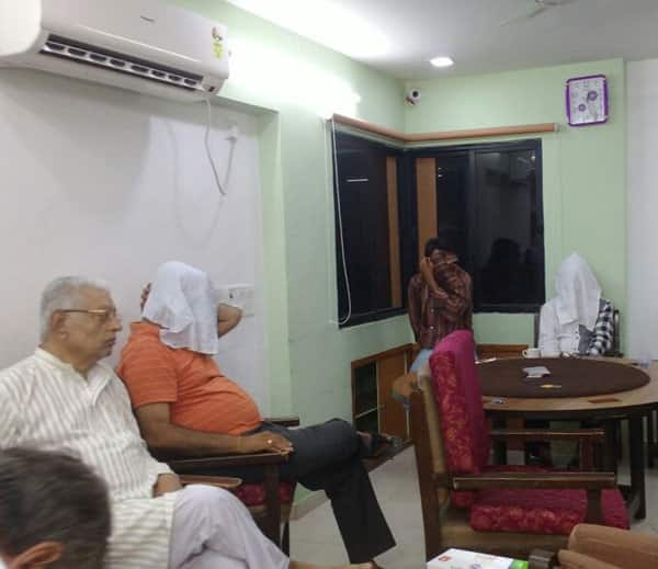 પોલીસના કહેવા પ્રમાણે, કલબમાં જુગાર રમવા આવતા માણસોનાં નામો રજિસ્ટરમાં લખી તેઓ પાસેથી પૈસા લઇ પૈસા મુજબ અલગ અલગ કલરના કોઇન આપવામાં આવતા હતા. અલગ અલગ ટેબલ પર જુગાર રમાડવામાં આવતો હતો. ચાર ટેબલ પર જુગારીયા જુગાર રમી રહ્યા હતા. પોલીસે અલગ અલગ પ્લાસ્ટિકના ર૮૩ કોઈન, રોકડ રૂ.ર.૯૧ લાખ, પત્તાંની કેટનાં બોક્સ, ૩૦ મોબાઇલ ફોન, છ ગાડી સહિત ૧૬ વાહન કબજે કર્યાં હતાં. ઝડપાયેલા જુગારીયા પૈકી નિશિથ ખત્રી, મોહન રબારી, વસંત ધૂળાભાઇ પટેલ, અનિલ કૌશલ, યોગેશ શૈલી, બળવંત બારોટ, શંભુભાઇ દેસાઇ, રિતેશ પટેલ, દીપક શાહ અને રમેશ ઠાકોર પર જુગાર રમવાના કેસ થઇ ચૂક્યા છે. હાલ પોલીસે તમામ સામે જુગાર ધારા મુજબ કેસ નોંધી આગળની કાર્યવાહી હાથ ધરી છે.