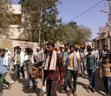 પરિવારજનોની જીદના કારણે પોલીસ દોડતી થઈને કલાકોમાંજ હત્યાના આરોપીને ઝડપી લીધો હતા. આથી પરિવાર જનોએ મૃતદેહ સ્વીકારી અને અંતિમવિધિની તૈયારીઓ શરૂ થઇ હતી.