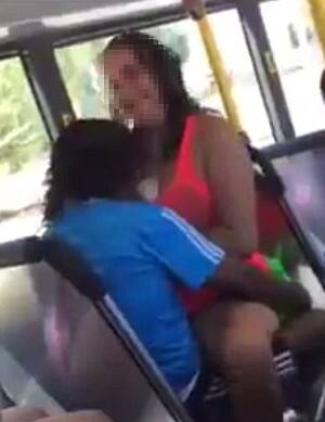 દરમિયાન કપલ બિયર પીવે છે અને એકબીજાને કિસ પણ કરતા જોવા મળી રહ્યા છે. આ વીડિયો બસમાં મુસાફરી કરી રહેલા કોઇ મુસાફરે પોતાના મોબાઇલમાં શૂટ કર્યો છે. આ વીડિયો ક્યા દેશનો છે તે હજુ સુધી સ્પષ્ટ થઇ શક્યું નથી.