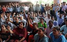 આજે 33 લાખ કેન્દ્રિય કર્મચારીઓ હડતાળ પર, જાણો કઈ સેવા પર પડશે અસર