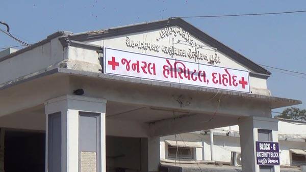 આ અંગે ફરિયાદ થતાં પોલીસે બુટલેગર સહિત પાંચ જણની ધરપકડ કરી હતી. જેમાં કુમત ફતેસિંગ બારિયા, ગણપત ફતેસિંગ બારિયા, નરવત મગન બારિયા, સુરેશ કલ્યાણ બારિયા, ગોપસિંગ ભેમા બારિયાનો સમાવશે થાય છે. તેમની સાથે બીજું કોણ કોણ હતું તે અંગે પૂછપરછ ચાલી રહી છે. 