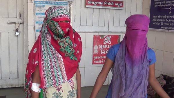 પીડિતા યુવતીઓએ સ્થાનિક અખબાર સાથેની વાતચીતમાં જણાવ્યું હતું કે, તે અને તેમના પિતાને બે બાઇક અને જીપમાં આવેલા શખ્સો જીપમાં નાખીને લઈ ગયા હતા. જીપમાં તેમના પિતાને માર માર્યો હતો અને તેમની ઉપર બંદૂકો ટેકવી દીધી હતી. આ પછી બંને સગીરાઓના કપા ફાડી નાંખ્યા હતા અને એક પછી પાંચ શખ્સોએ ક્રૂરતાપૂર્વક બળાત્કાર ગુજાર્યો હતો. 