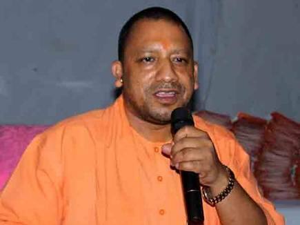 આદિત્યનાથ કટ્ટર હિંદુવાદિની છબી ધરાવે છે. તેમની સંસ્થા હિંદુ યુવાવાહિની ધર્મ પરિવર્તન વિરૂધ્ધ આંદોલન ચલાવે છે. 2007માં ગોરખપુરમાં થયેલા રમખાણોમાં આદિત્યનાથને મુખ્ય આરોપી બનાવાયા હતા. તેમની ધરપકડ થતા હોબાળો મચ્યો હતો. તેમના વિરૂધ્ધ અનેક ગુનાઓમાં કેસ નોંધાયેલા છે.