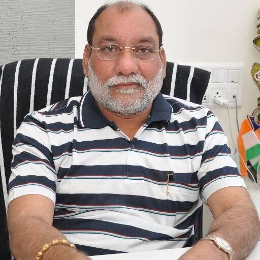 બીજી તરફ વરાછાના ધારાસભ્ય .કુમાર કાનાણીએ પત્ર લખીને ફરિયાદ કરી છે કે, કાપોદ્રા વિસ્તારમાં અસામાજિક તત્વોને પોલીસનો ડર જરા સરખો પણ નહીં રહેતાં જાહેરમાં મારામારી, લૂંટ, તોડફોડ, મહિલાઓની છેડતી સહિતના બનાવો વધ્યા છે. તેમણે તો આ મુદ્દે મીડિયાને ઈન્ટરવ્યૂ પણ આપ્યા છે.