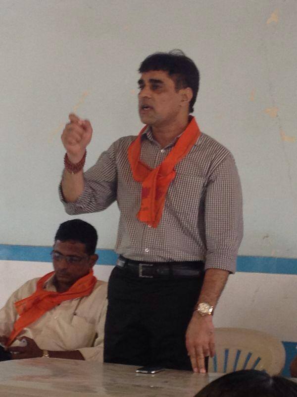 કામરેજના ધારાસભ્ય પ્રફુલ પાનશેરીયાએ સરથાણા,શ્યામધામ ચોક, યોગીચોક, કારગીલ ચોકમાં અસામાજિક તત્વો અડિંગો જમાવીને પસાર થતી મહિલાઓની છેડતી કરે છે તેવી ફરિયાદ કરતો પત્ર લખ્યો છે. તેમણે લખ્યું છે કે વરાછા, કાપોદ્રા સહિતના વિસ્તારોમાં અસામાજિક તત્વોએ હાહાકાર મચાવ્યો હોવાથી લોકો ભારે પરેશાન છે.