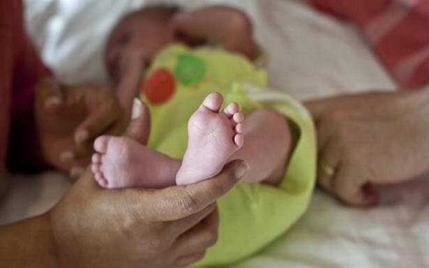 બાળકીના અને પિતાના ડીએનએ પણ મેચ થયા છે. જેથી આ કિશોર બાળકીનો પિતા છે એ સુનિશ્ચિત થયું છે. અહેવાલો પ્રમાણે કિશોર અને કિશોરી બંને પારિવારિક રીતે સંબંધી છે. મેડિકલ હોસ્પિટલ, તિરૂવનંતપુરમના પ્રોફેસર ડો. પી. કે. જબ્બરે કહ્યું હતું, 'આ ઘટનામાં બાળકની જે મેડિકલ સ્થિતિ રહી તેને 'પ્રીકોશિયસ પ્યુબર્ટી' કહે છે. આ સ્થિતિમાં બાળકને નાની વયમાં પ્યુબર્ટી આવે છે. અમારી જાણમાં ૧૨ વર્ષની વયે કોઈ બાળક પિતા બન્યો હોય એવો કિસ્સો અમારી જાણમાં નથી.'