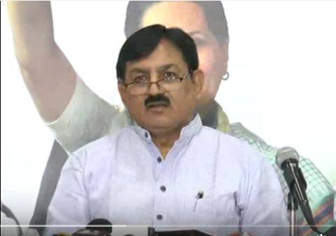 અમદાવાદ: ગુજરાત કૉંગ્રેસે આદિવાસી યાત્રાને સ્થગિત કરી છે. ગુજરાતમાં હાલ પરિક્ષાનો માહોલ હોવાના કારણે કૉંગ્રેસે આદિવાસી યાત્રાને સ્થગિત કરી છે. આદિવાસી યાત્રાના બદલે હવે કૉંગ્રેસ જનસભાઓ કરશે. 