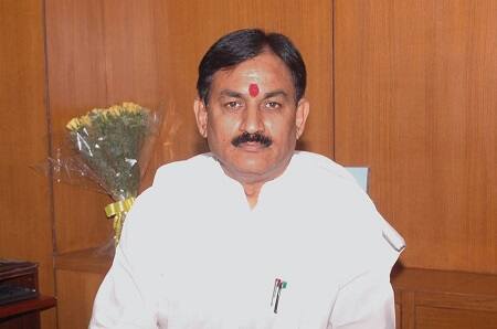 વિધાનસભાની ચૂંટણીમાં ઉમેદવારોને લઈને ભરત સિંહ સોલંકીએ જણાવ્યું કે ધારાસભાની ચૂંટણીમાં બે વખત હારેલા અથવા 20 હજાર મતથી હારેલા ઉમેદાવારોની ટિકિટની ફાળવણી કરવામાં નહી આવે.