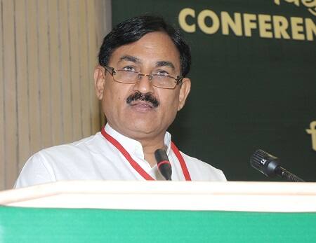 ભરત સિંહે સોલંકીએ કહ્યું, આ વખતે ચૂંટણીમાં 50 ટકા યુવાનોને પ્રાથમિક્તા આપવામાં આવશે. આ સાથે જ દરેક જિલ્લાદિઠ એક મહિલાને પણ ટિકિટ ફાળવવામાં આવશે.