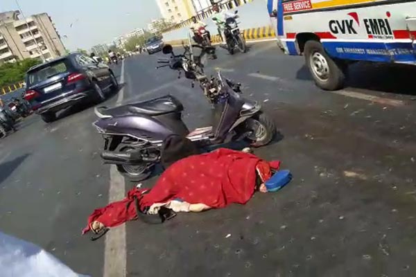 અમદાવાદઃ ગુજરાત કોલેજ બ્રિજ પર હિટ એન્ડ રન, BRTSની ટક્કરથી યુવતીનું મોત