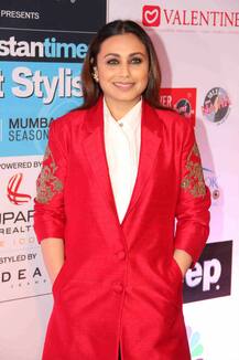 દિકરીના જન્મ પછી પહેલીવાર અવોર્ડ શોમાં આવી રાની મુખર્જી, દીપિકા-અનુષ્કા સાથે આમ કર્યુ Fun! 