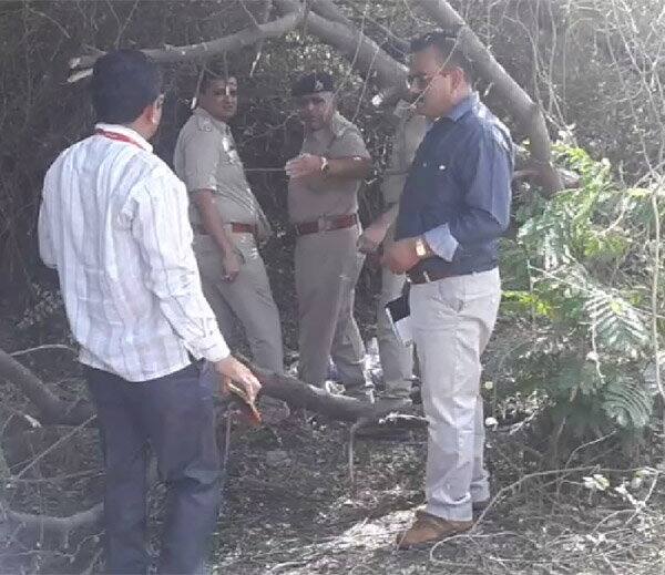 પોલીસ સમક્ષ હત્યા કરનારા કિશોરોએ કબૂલ્યું કે, ત્રણેય મિત્રોને તેના જ ક્લાસમાં ભણતી એક વિદ્યાર્થિની સાથે મિત્રતા હતી. આ વિદ્યાર્થિની પિન્ટુ સાથે વધુ હસતી અને બોલતી તે અન્ય બે વિદ્યાર્થીઓને પંસદ ન હતું. તેથી બન્ને વિદ્યાર્થીઓએ પથ્થર વડે મોઢું માથું છૂંદી નાખી પિન્ટુની હત્યા કરી હતી.