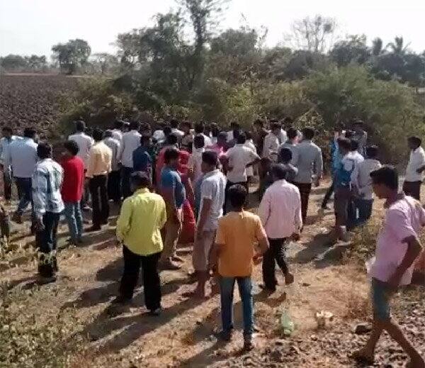 આ ઘટનાની વિગત એવી છે કે, લિંબાયત વિસ્તારમાં માન સરોવર સોસાયટીમાં બાબુલાલ કુમાવત પરિવાર સાથે રહે છે. તેમનો 13 વર્ષનો દીકરો પિન્ટુ કુમાવત દક્ષિણામૂર્તિ સ્કૂલમાં ધોરણ સાતમાં અભ્યાસ કરતો હતો. પિન્ટુ શુક્રવારથી ગુમ થઈ ગયો હતો એટલે પરિવારજનોએ પોલીસ સ્ટેશનમાં ફરિયાદ નોંધાવી હતી.