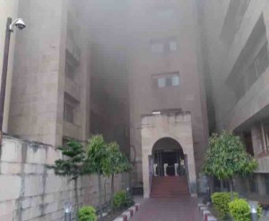 લખનઉ સચિવાલય પાસેના બાપૂ ભવનમાં  આગ, શોર્ટ સર્કિટની આશંકા