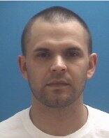 પોલીસે આ ઘટનામાં 36 વર્ષીય માઈકલ ડેમાયોની ધરપકડ કરી છે. તે તેની રેડ કલરની ક્રિસલર મિનીવાન લઈને જતો હતો. ત્યારે તેણે કોલંબસમાં ફોર સેશન્સ રિટાયરમેન્ટ સેન્ટર પાસે આ કપલને પાછળથી ટક્કર મારી હોવાનું સ્થાનિક અખબારોમાં જણાવાયું છે. ઘટના બાદ આરોપી ત્યાંથી ફરાર થઈ ગયો હતો. મિનીવાન ક્ષતિગ્રસ્ત હાલતમાં મળી આવી છે. પોલીસે કારની નંબર પ્લેટના આધારે આરોપીની ઝડપી પાડ્યો હતો. આરોપી હાલ કન્ટ્રી જેલમાં છે અને તેની વિરૂદ્ધ તપાસ શરૂ કરી દેવામાં આવી છે. (તસવીર- ટ્વિટર)