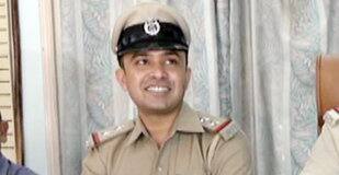 ઉલ્લેખનીય છે કે મેહુલ મારુ સામે રાજમોતી મીલના બ્રાંચ મેનેજરની હત્યા સંદર્ભે કોર્ટના આદેશ મુજબ એસીપી દ્વારા તપાસ ચાલુ હતી. આ વર્ષની શરૂઆતમાં પ્રેમિકા ઘરે જઈને ધાંધલ ધમાલ કરી હાથની નસ કાપી નાખી હતી. આપઘાત કરી લેનાર પીએસઆઈ મેહુલ મારુ પરિણીત હતા. તેમના પરિવારમાં પત્ની અને બે સંતાનો છે. તેઓ રાજકોટ રહેતા હતા. મોડી રાત્રે આપઘાત બાદ તેમના મૃતદેહને તેમના વતન પાલિતાણા ખેસડાવામાં આવ્યો હતો.