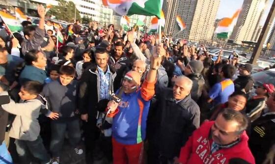  ધોનીની જાદુઈ બેટિંગ: એક સમયે ટીમ ઈંડિયાએ 114 રનમાં 3 વિકેટ ગુમાવી દીધી હતી. ઓપનર ગૌતમ ગંભીર ક્રિઝ પર હતો અને તેનો સાથ આપવા માટે યુવરાજ આવ્યો હતો, પરંતુ બધાને આશ્ચર્યમાં મુકતા કેપ્ટન ધોની યુવરાજ પહેલા બેટિંગ કરવા ક્રિઝ પર આવ્યા હતા. અને તેમને વિસ્ફોટક બેટિંગ કરી ભારતનેલ જીત અપાવી હતી. 2011ના વર્લ્ડ કપમાં તે મેન ઓફ ધ મેચ બન્યા હતા.