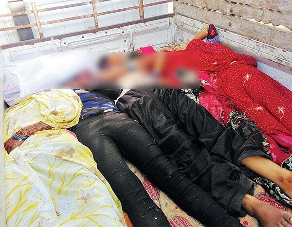 ઝાલોદ ગામની નર્સિંગ કોલેજમાં અભ્યાસ કરતી બહેનો ડીગ્રી સર્ટીફીકેટ લેવા માટે તુફાન ગાડી ભાડે કરીને બારડોલી ગયા હતા. તેઓ બારડોલીથી પરત આવતા હતા તે દરમિયાન અકસ્માત સર્જાયો હતો. વહેલી સવારે અકસ્માત સર્જાતા વિદ્યાર્થિનીઓ દ્વારા બુમાબુમ કરાતા ગામના લોકો દોડી આવ્યા હતા અને ઇજાગ્રસ્તો તથામૃતકોને બહાર કાઢી તમામને ખાનગી વાહન તથા 108 દ્વારા ગોધરા સિવિલ ખસેડવાની વ્યવસ્થા કરાઇ હતી.