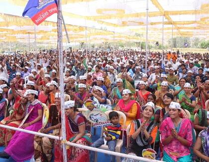 બાદમાં સાબરકાંઠાના પાસના કન્વીનર રવિ પટેલે પણ સભાને સંબોધી હતી. ત્યારબાદ હાર્દિક પટેલે સભાને સંબોધતા ઈડરના ધારાસભ્ય અને તેમના અંગત પાટીદાર અગ્રણીઓ પર પ્રહાર કર્યા હતા. હાર્દિક પટેલે ઇડર પંથકની જનતાને શત શત પ્રણામ કહીને ભાષણની શરૂઆત કરી હતી.