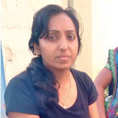 જેમાં બિભત્સ અપશબ્દો બોલી એક બીજાનુ નામ લઇ આ લોકોને ઘરમાંથી કાઢી મુંકો, અહીયા રહેવા દેવા નથી અને તારા ભાઇને મારવો છે તેમ કહી વરંડામા પડેલુ સ્કુટર સળગાવ્યુ હતુ.