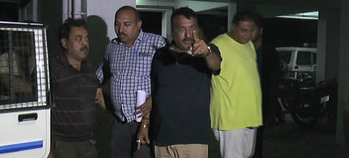 બાદમાં પોલીસે બંન્નેને ઝડપી લીધા હતા. બંન્ને જણા નશામાં ઉભા પણ રહી શકતા નહોતા. પોલીસે બંન્નેનું મેડિકલ ચેક અપ કરાવીને આગળની કાર્યવાહી હાથ ધરી છે. મહત્વનું છે કે વિજય ચૌહાણ કોંગ્રેસના નેતા છે અને ધારાસભ્ય ઇન્દ્રનીલ રાજ્યગુરૂના જુથના મનાઇ રહ્યા છે. થોડા દિવસ પહેલા જ ઇન્દ્રનીલ રાજ્યગુરૂએ દારૂબંધી મામલે સરકાર પર આકરા પ્રહાર કર્યા હતા. 