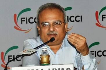 હર્ષદ પટેલ, ભરત ડાંગર, જગદીશ ભાવસાર, યમલ વ્યાસ, રશ્મિભાઈ પટેલ