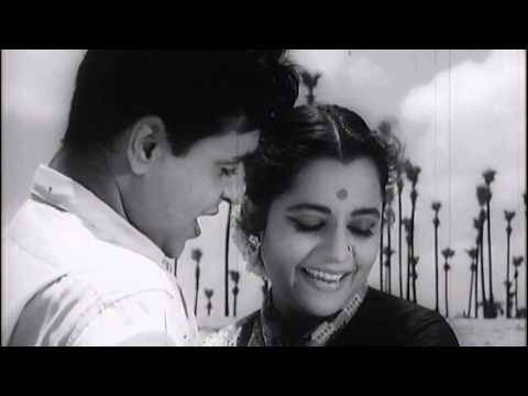 'મહેંદી રંગ લાગ્યો' (1960): ડિરેક્ટર: મનહર રસકપુર, કલાકારો રાજેંદ્ર કુમાર, ઉષા કિરણ અને ઉપેંદ્ર ત્રિવેદી, 'નંદનવન' (1961): ડિરેક્ટર-ગણપતરાવ બ્રહ્મભટ્ટ (તસવીર- ફિલ્મ મહેંદી રંગ લાગ્યોનું દ્રશ્ય)