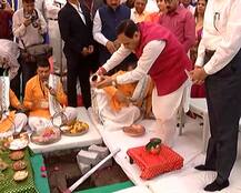 રાજકોટના બસસ્ટેન્ડનું રૂપાણીએ કર્યું ખાતમુહૂર્ત, એરપોર્ટ જેવી મળશે સુવિધા