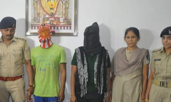 મૂળદાસ વસાવા પહેલાં મુસા ઉમરજી પટેલ હતા પણ ધર્માંતરણ કરી મૂળદાસ વસાવા બન્યા હતા. એ પછી તેમણે લગ્ન કર્યા અને ધર્મગુરૂ બન્યાં હતાં. છેલ્લાં પંદરેક વર્ષથી તેઓ ભરૂચમાં સ્થાયી થયાં હતાં. મૂળદાસ વસાવાના અનેક અનુયાયી હતાં તેમના મૃત્યુ બાદ જયેન્દ્ર વસાવાના પિતા જયંતિ વસાવાને ગાદી સોંપવામાં આવી હતી. 