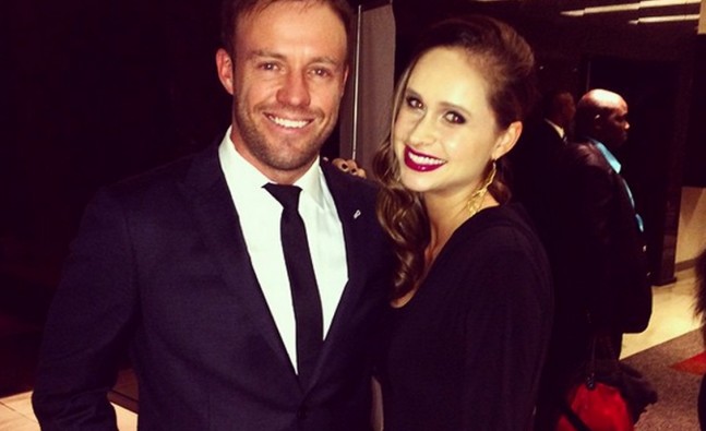 ડિ વિલિયર્સે તેની તોફાની બેટિંગનો યશ આપ્યો આ ખૂબસૂરત યુવતીને, જાણો કોણ છે ડેનિયલા ? 