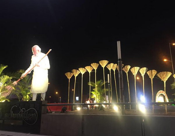 આજે સુરતમાં મેગા શો કરશે PM મોદી, શહેરને શણગારાયું દુલ્હનની જેમ, જાણો બીજી તેયારીઓ