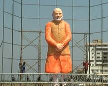 ‘પહેચાન કૌન? ’, સુરતમાં મૂકાયેલી આ નરેન્દ્ર મોદીની પ્રતિમાની સોશિયલ મીડિયા પર ઉડી રહી છે કેવી મજાક? જાણો