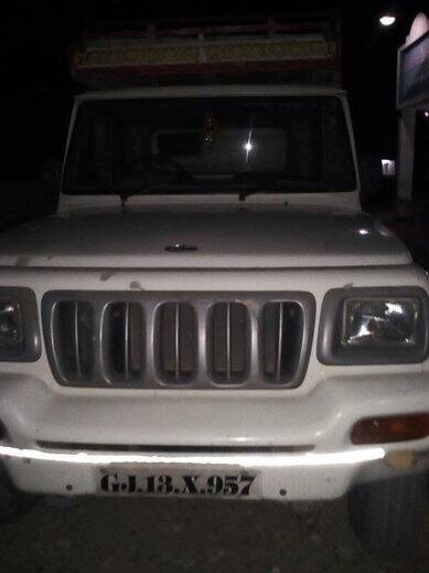 મળતી વિગતો અનુસાર, પાટડી તાલુકાના ફત્તેપુરા ગામનો વતની ભરતભાઇ તલાજી ઠાકોરે યુવતીને વણોદ લઇ જવાનું કહીને બોલેરો જીપમાં બેસાડી હતી. ત્યારબાદ એછવાડા ગામના બોર્ડ પાસે રાતના અંધારામાં એકલતાનો લાભ ભઇને તેના પર રેપ ગુજાર્યો હતો અને ત્યારબાદ રસ્તામાં ઉતારી નાસી છૂટ્યો હતો. બાદમાં પીડીતા એકથી દોઢ કલાક સુધી કણસતી રહી હતી.