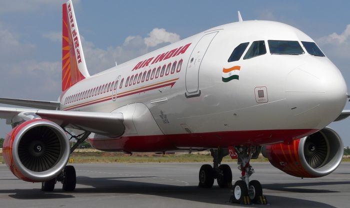 DGCA Action On Air India Pilot Delhi Dubai flight incident DGCA slap 30 lakh fine suspends pilot s licence for 3 months Air India: प्रवाशांची सुरक्षा वाऱ्यावर, मैत्रिणीला चक्क विमानाच्या कॉकपिटमध्ये बसवलं; पायलट तीन महिन्यांसाठी निलंबित, एअर इंडियाला 30 लाखांचा दंड