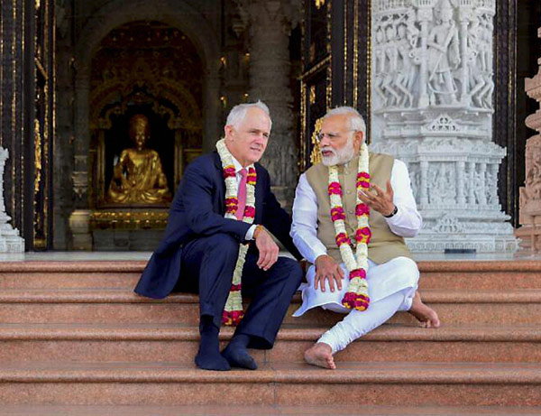 ઓસ્ટ્રેલિયન પીએમે જાહેરાતમાં કહ્યું કે, 457 વિઝા પ્રોગ્રામની જગ્યાએ એવો વિઝા પ્રોગ્રામ આવશે, જેમાં ઓસ્ટ્રેલિયા માટે જે લોકો સૌથી શ્રેષ્ઠ હશે તેમની જ પસંદગી કરવામાં આવશે. જાણકારો અનુસાર, ઓસ્ટ્રેલિયામાં વધી રહેતા બેરોજગારના પ્રમાણને પહોંચી વળવા માટે ઓસ્ટ્રેલિયન સરકારે આ પગલું લીધું છે. ટ્રમ્પની અમેરિકા ફર્સ્ટની નીતિની જેમ જ ઓસ્ટ્રેલિયન પીએમ એ પોતાની સ્પીચમાં, ઓસ્ટ્રેલિયન્સ ફર્સ્ટની વાત કરી હતી. ફોરેન વર્કર્સ માટે જે જોબ અવેલેબલ છે, તેની ભરતીમાં પહેલા ઓસ્ટ્રેલિયન્સને તક આપવામાં આવશે તથા ઓસ્ટ્રેલિયન જોબ્સ અને ઓસ્ટ્રેલિયન મૂલ્યો પર ફોકસ કરવાની વાત ઓસ્ટ્રેલિયન પીએમે કરી હતી.