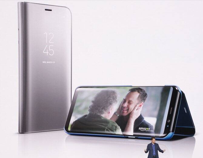 Galaxy S8માં 5.8-inch QHD+ (1440x2960 pixels) સુપર AMOLED ડિસ્પ્લે સ્ક્રીન છે. આ હેન્ડસેટમાં 12 મેગાપિક્સલ ડ્યુઅલ પિક્સલ રિયર કેમેરા છે. જ્યારે ફ્રન્ટ કેમેરા 8 મેગાપિક્સલનો છે. આ સ્માર્ટપોનમાં ક્વાલકોમ કંપનીનું લેટેસ્ટ સ્નેપડ્રેગન 835 પ્રોસસર છે.