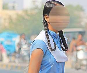 વિફરેલું ટોળું સ્કૂલે દોડી આવતાં શિક્ષકે લેખિતમાં માફી માગી હતી અને તેણે પોતે કરેલી ભૂલ કબૂલી હતી. શિક્ષકના લેખિત કબુલાતનામાના પગલે સરપંચ રાજૂભાઇ ભેમર દ્વારા તાલુકા પ્રાથમિક શિક્ષણ અધિકારીને ગ્રામ પંચાયતના લેટરપેડ પર લેખિતમાં સસ્પેન્ડ કરવાની ગ્રામ જનોની ઉગ્રમાંગ જણાવી હતી. બનાવના પગલે ભાજપ તળાજાના ધારાસભ્ય શીવાભાઇ ગોહિલ પણ સ્કુલખાતે દોડી ગયા હતાં.