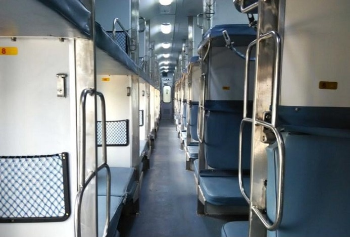 Indian Railways introduce baby berth in train to easy journey with new born baby ann Baby Berth In Train: छोटे बच्चों के साथ सफर होगा आसान, इंडियन रेलवे ने किया है ये खास इंतजाम