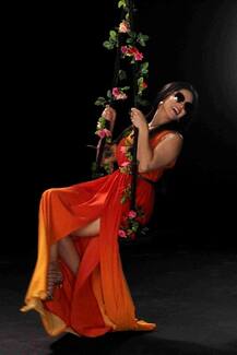 ઓરેંજ ડ્રેસમાં આવી હતી સની લિયોનીની અદા, આમ કરાવ્યું ફોટોશૂટ 