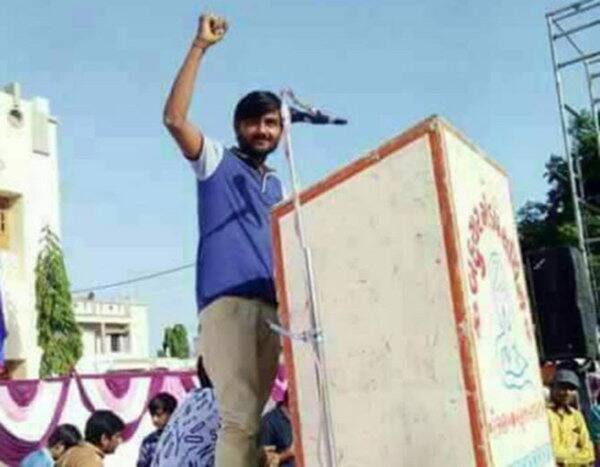 અમદાવાદ: મોરબી-હળવદ રોડ પર ઘનશ્યામગઢ નજીક ગઈ કાલે રાતે સર્જાયેલા કાર અકસ્માતમાં હળવદના પાસના યુવાન કન્વીનરનું ગંભીર ઈજા થવાના કારણે ઘટનાસ્થળે જ મોત થતાં અરેરાટી વ્યાપી ગઈ હતી. જોકે, હાર્દિક પટેલે આને રાજકીય હત્યા હોવાનો આક્ષેપ લગાવ્યો છે અને ભાજપના મંત્રી સામે આંગળી ચીંધી છે.