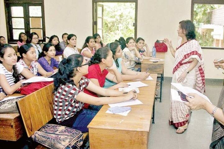  ખૂબ સામાન્ય બાબતો પર બ્લોગ કે ફેસબુક પર પોસ્ટ લખીને ચોક્કસ વિચાર સાથે તમારી વાતને અસરકાર રીતે રજૂ કરવાની કળા અને આવડત પણ સાહિત્યના વિદ્યાર્થીઓને આવડવી જોળએ.